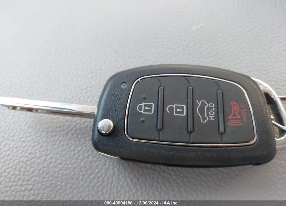 2017 HYUNDAI SONATA VIN: 5NPE24AF0HH592038