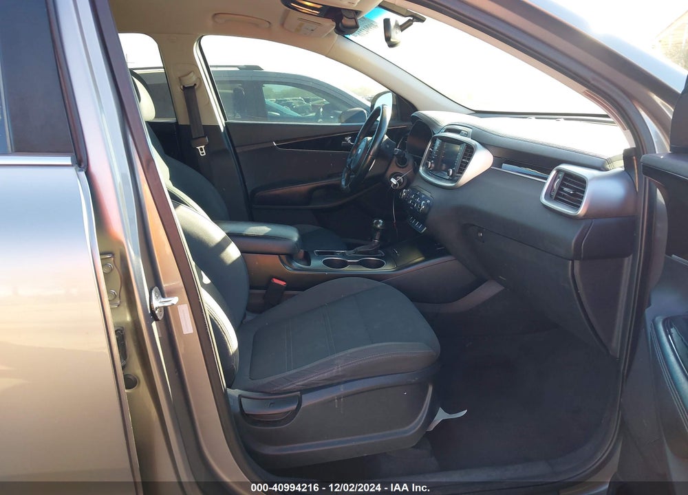 2017 KIA SORENTO 2.4L LX VIN: 5XYPG4A3XHG222318