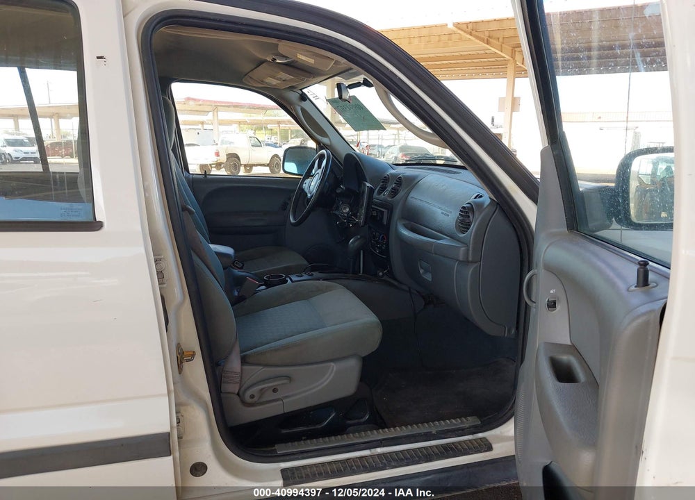 2007 JEEP LIBERTY SPORT VIN: 1J4GK48K77W703750