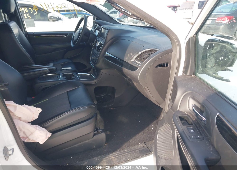 2014 CHRYSLER TOWN & COUNTRY S VIN: 2C4RC1HGXER361321