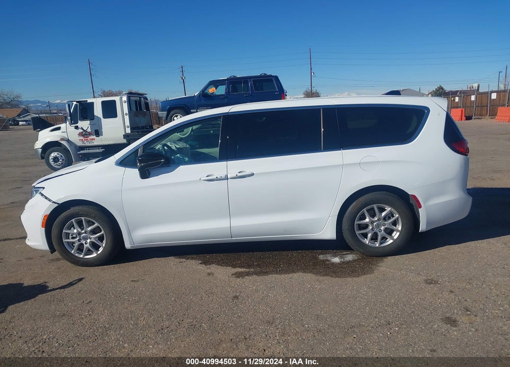 2024 CHRYSLER PACIFICA TOURING L VIN: 2C4RC1BG3RR146412