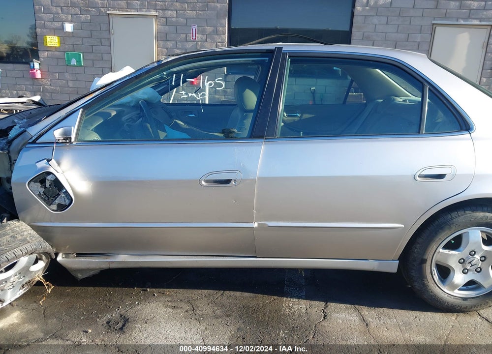 1998 HONDA ACCORD EX V6 VIN: 1HGCG165XWA048109
