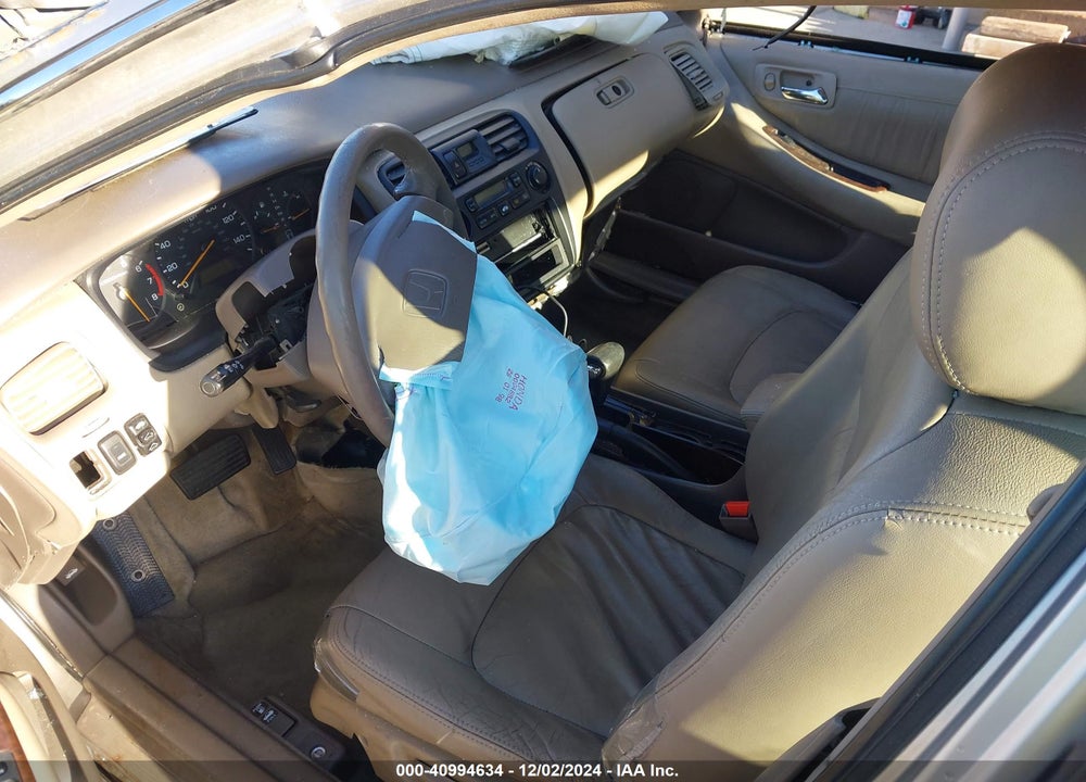 1998 HONDA ACCORD EX V6 VIN: 1HGCG165XWA048109