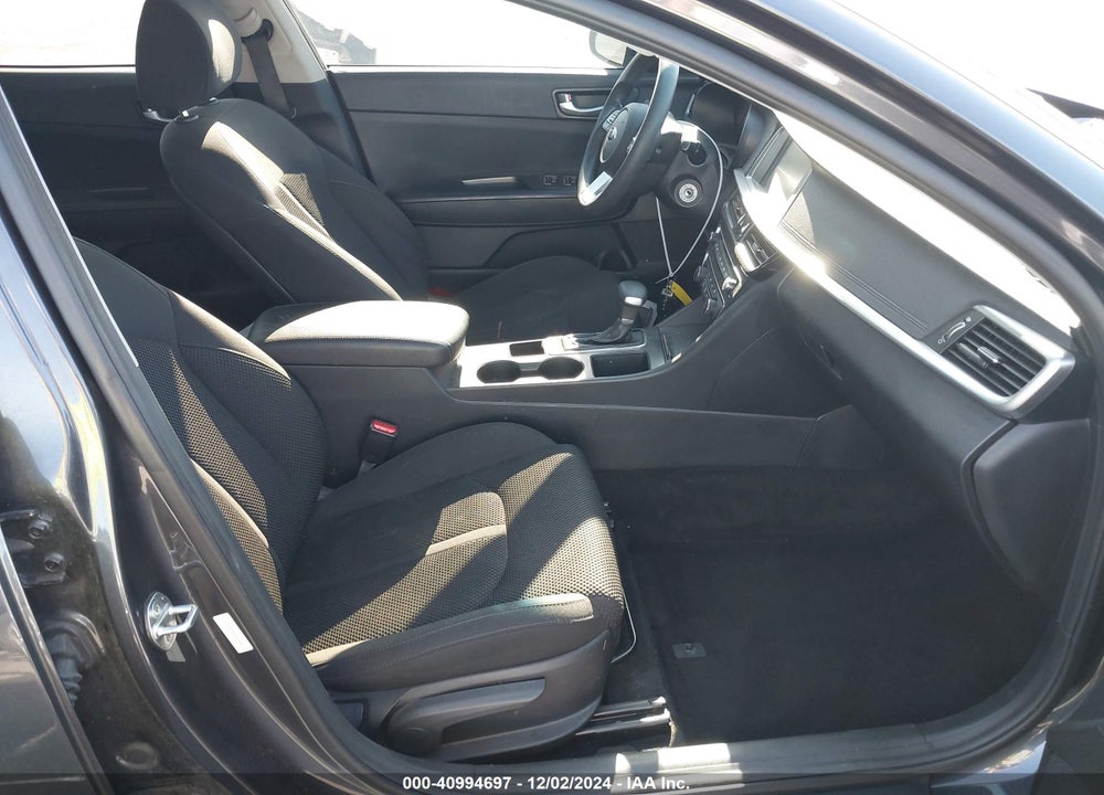 2019 KIA OPTIMA LX VIN: 5XXGT4L33KG288178