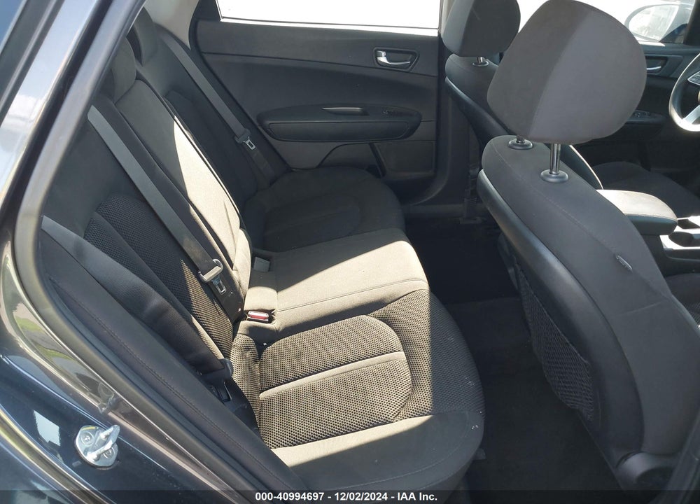 2019 KIA OPTIMA LX VIN: 5XXGT4L33KG288178