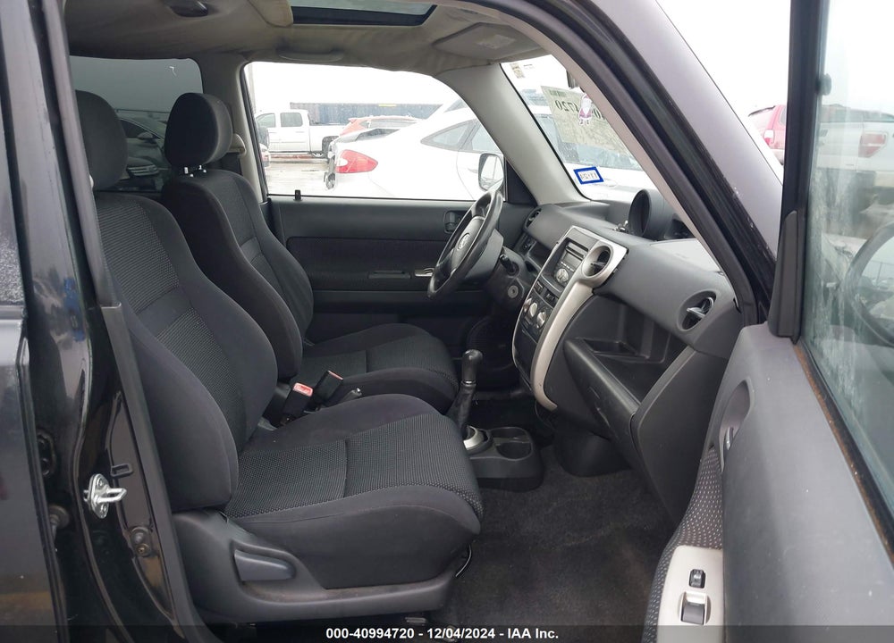 2004 SCION XB VIN: JTLKT334440137873