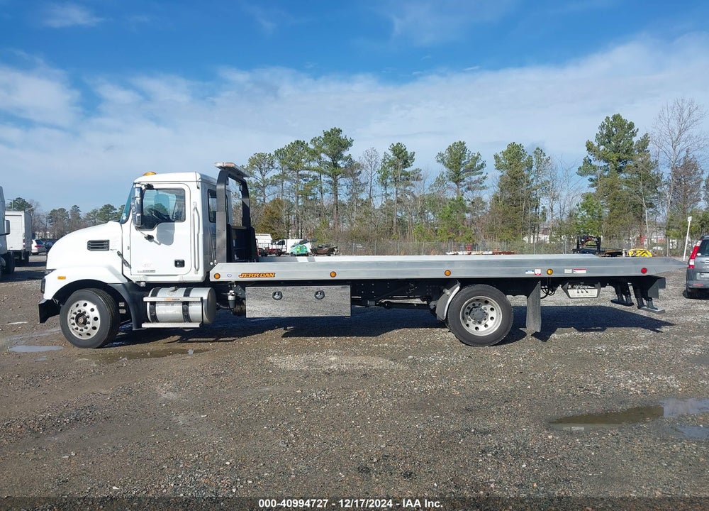 2023 MACK MD VIN: 1M2MDBAA1PS009406