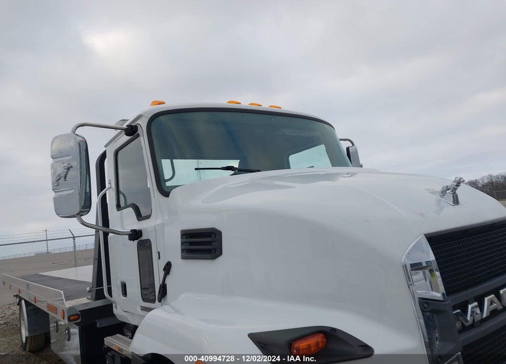 2023 MACK MD VIN: 1M2MDBAAXPS009405