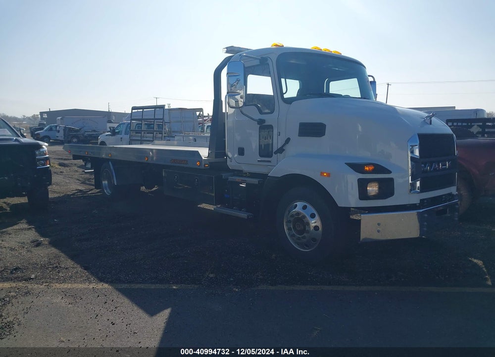 2023 MACK MD VIN: 1M2MDBAA0PS009400