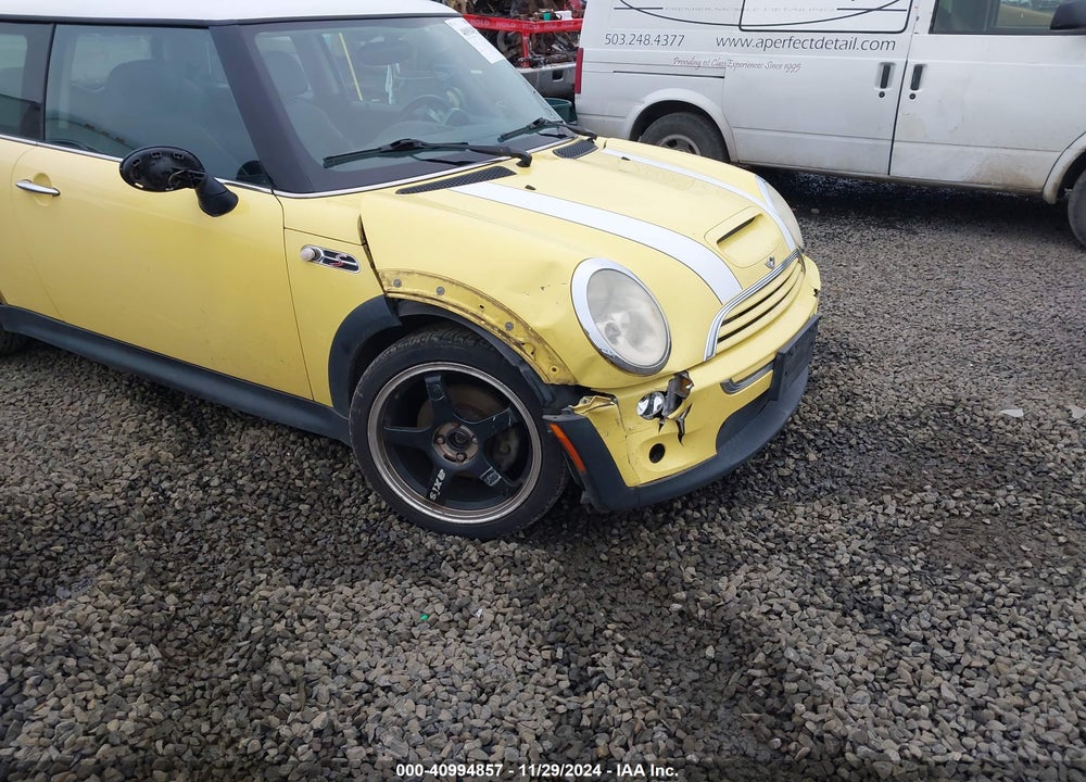 2003 MINI COOPER S VIN: WMWRE33403TD72644
