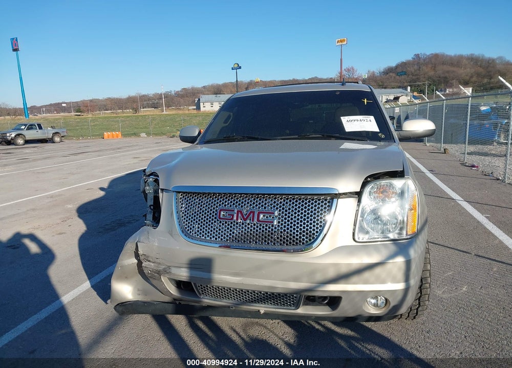 2007 GMC YUKON DENALI VIN: 1GKFK63877J293204