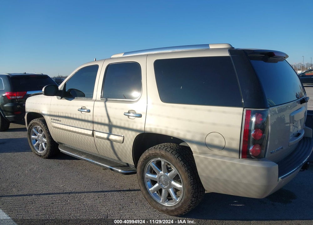 2007 GMC YUKON DENALI VIN: 1GKFK63877J293204