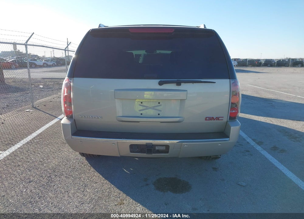 2007 GMC YUKON DENALI VIN: 1GKFK63877J293204