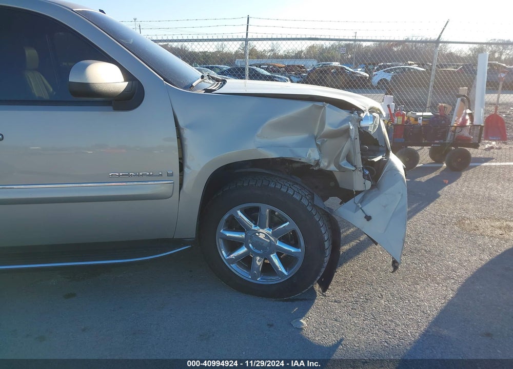 2007 GMC YUKON DENALI VIN: 1GKFK63877J293204