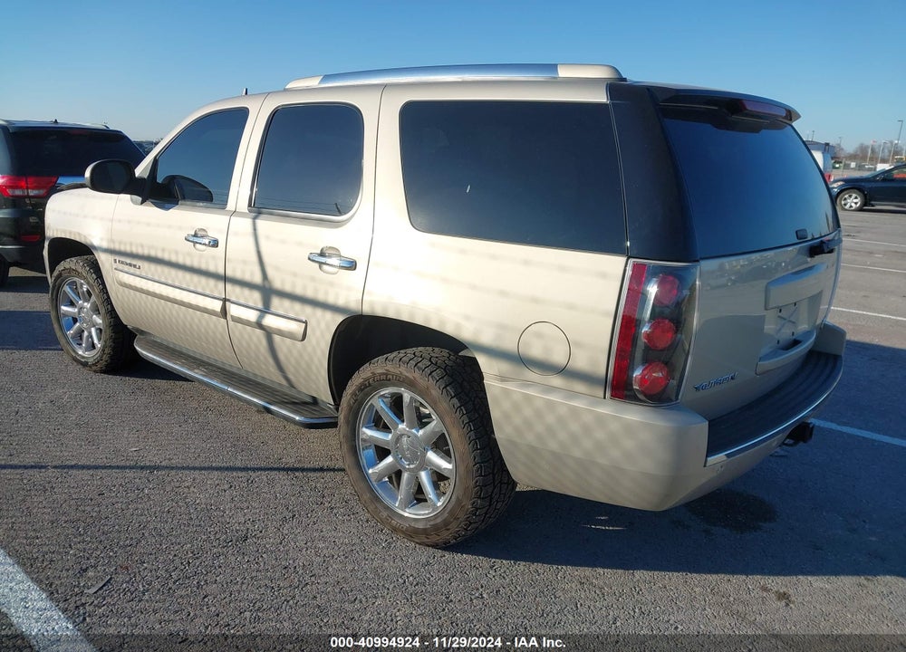 2007 GMC YUKON DENALI VIN: 1GKFK63877J293204
