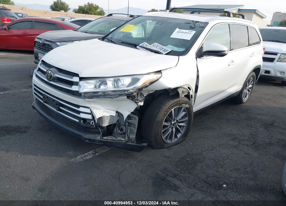 2019 TOYOTA HIGHLANDER XLE VIN: 5TDKZRFH6KS563389