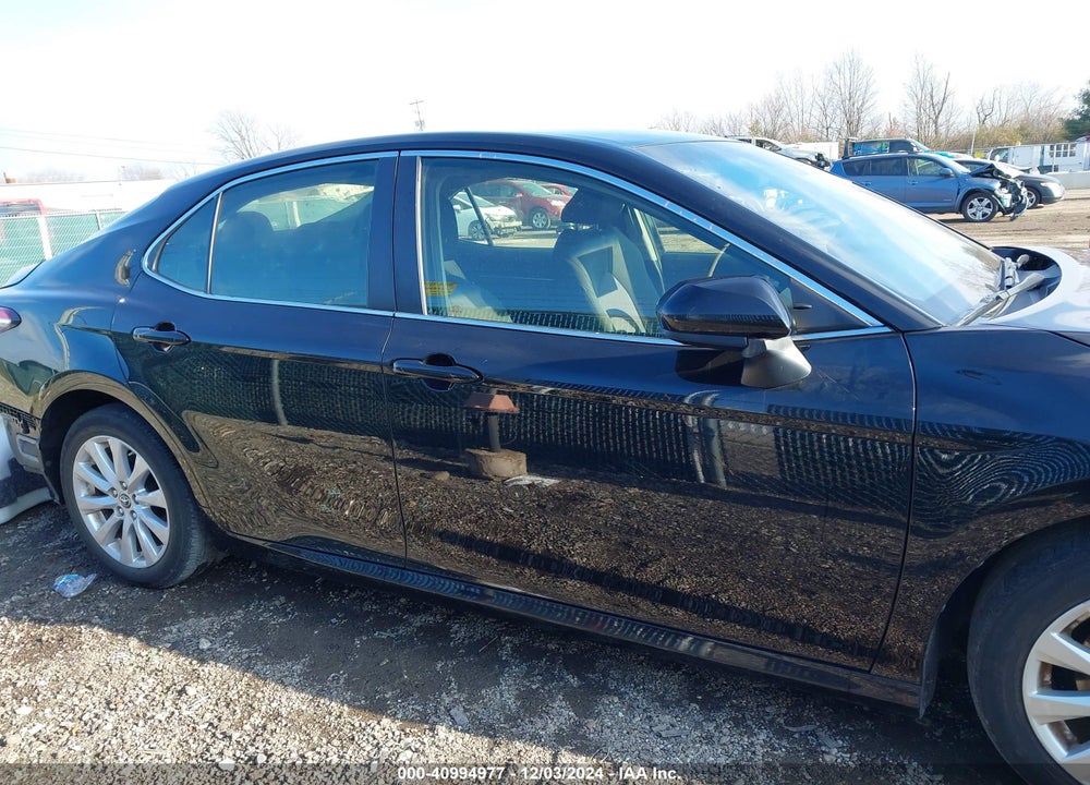 2018 TOYOTA CAMRY LE VIN: JTNB11HK2J3001941
