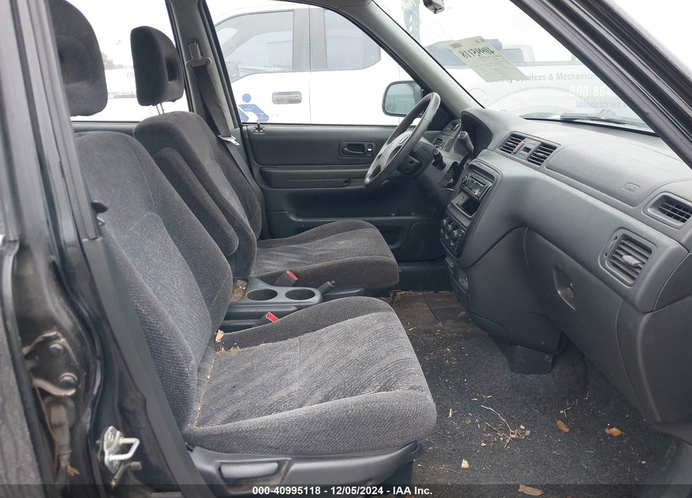 2000 HONDA CR-V LX VIN: JHLRD2844YC012096