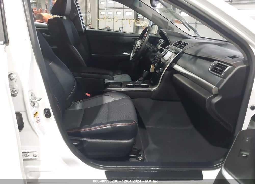 2017 TOYOTA CAMRY SE VIN: 4T1BF1FK8HU647896