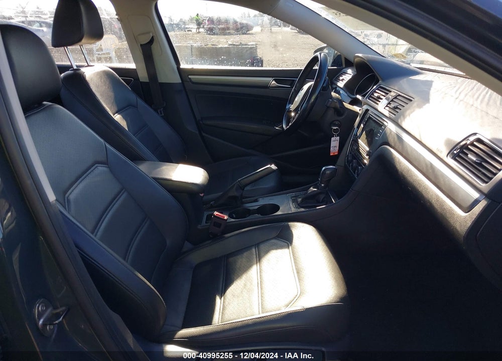2017 VOLKSWAGEN PASSAT 1.8T R-LINE VIN: 1VWDT7A33HC071940