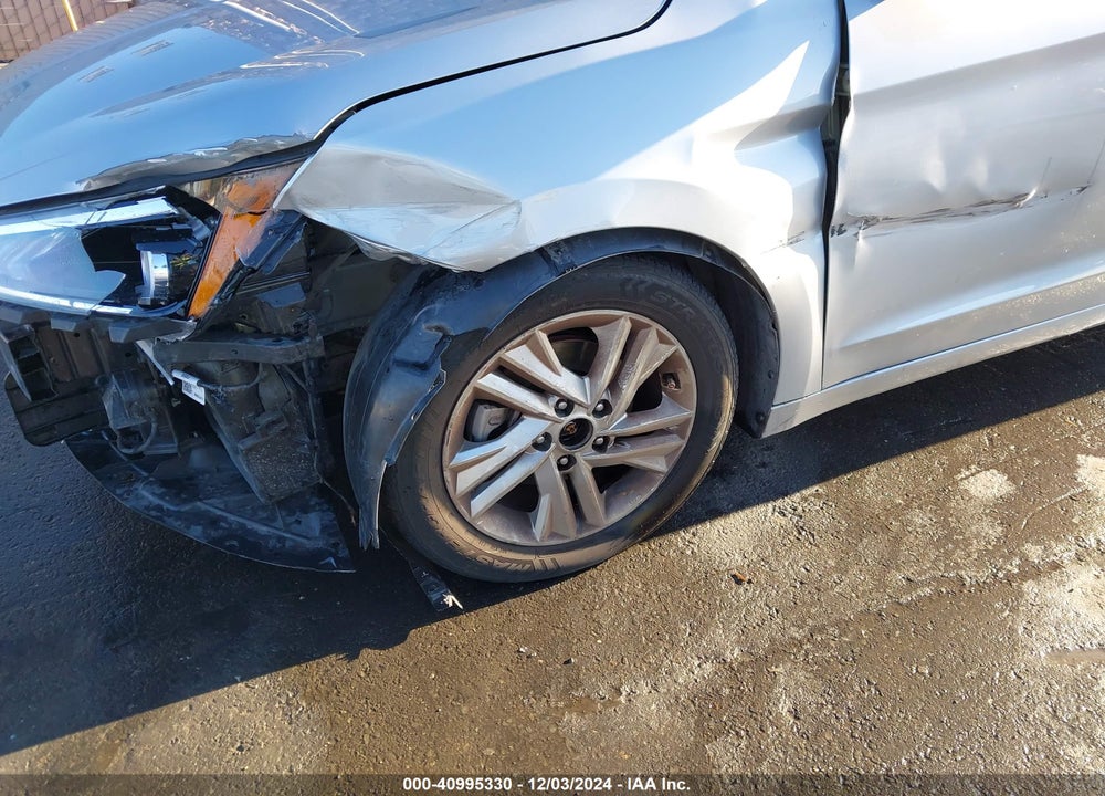 2020 HYUNDAI ELANTRA VIN: 5NPD84LF5LH555440