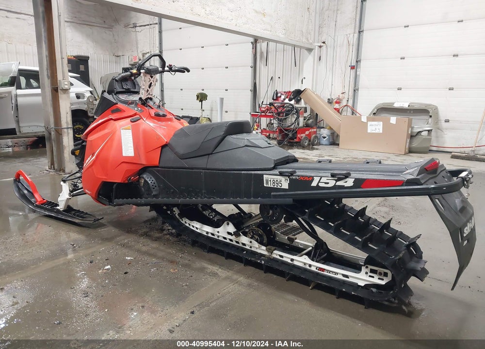 2015 SKI DOO SUMMIT SP 600 ETECH VIN: 2BPSCCFA2FV000041