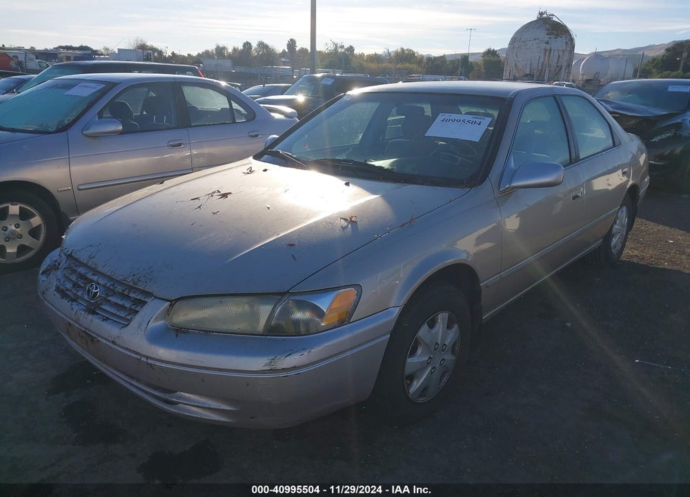 1998 TOYOTA CAMRY LE VIN: JT2BG22K0W0106576
