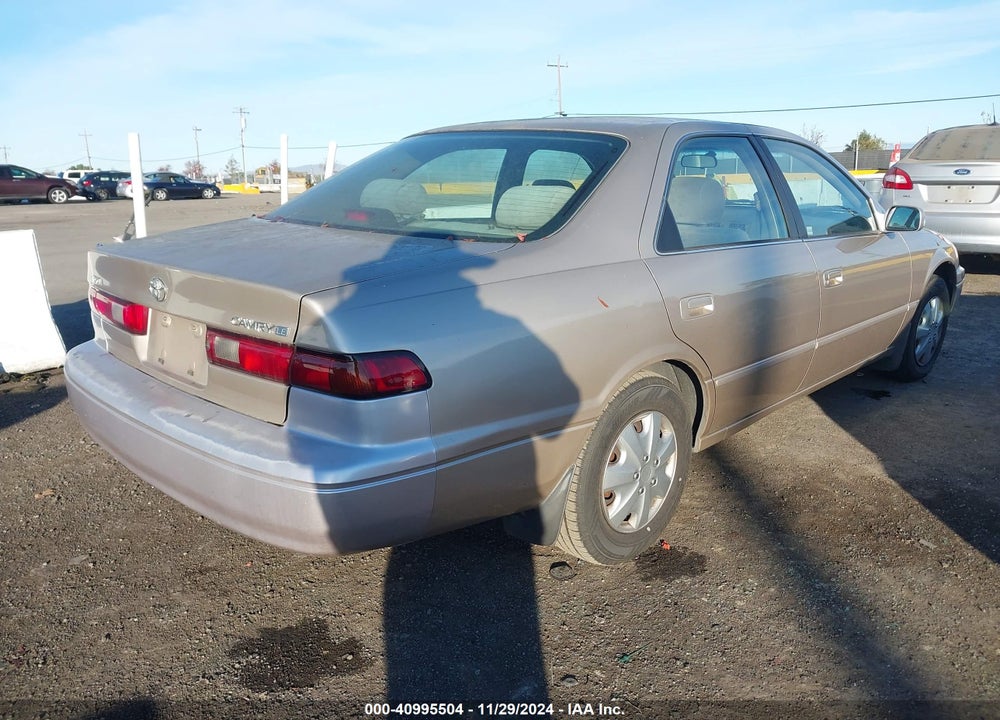 1998 TOYOTA CAMRY LE VIN: JT2BG22K0W0106576