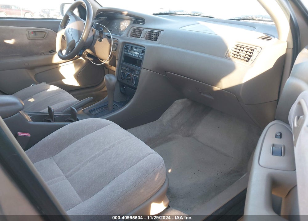 1998 TOYOTA CAMRY LE VIN: JT2BG22K0W0106576