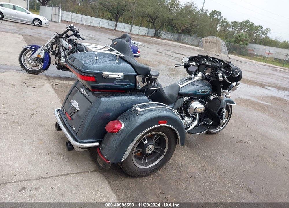 2015 HARLEY-DAVIDSON FLHTCUTG TRI GLIDE ULTRA VIN: 1HD1MAL16FB851587