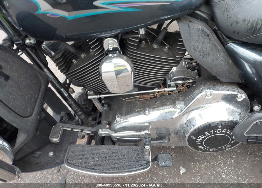 2015 HARLEY-DAVIDSON FLHTCUTG TRI GLIDE ULTRA VIN: 1HD1MAL16FB851587