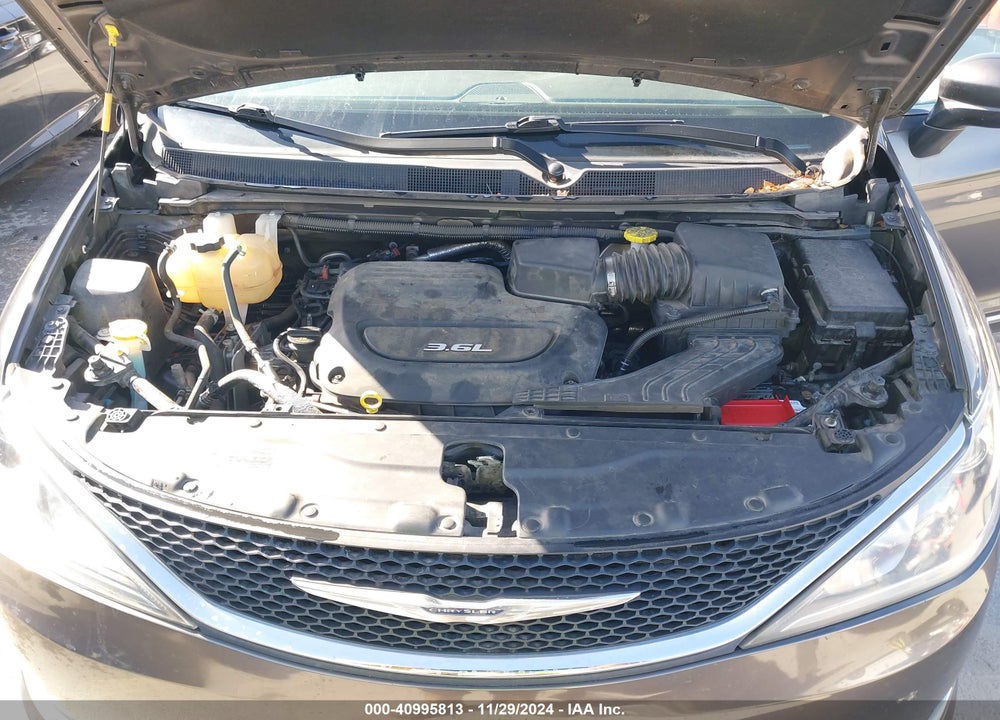 2017 CHRYSLER PACIFICA TOURING L VIN: 2C4RC1BG8HR743537