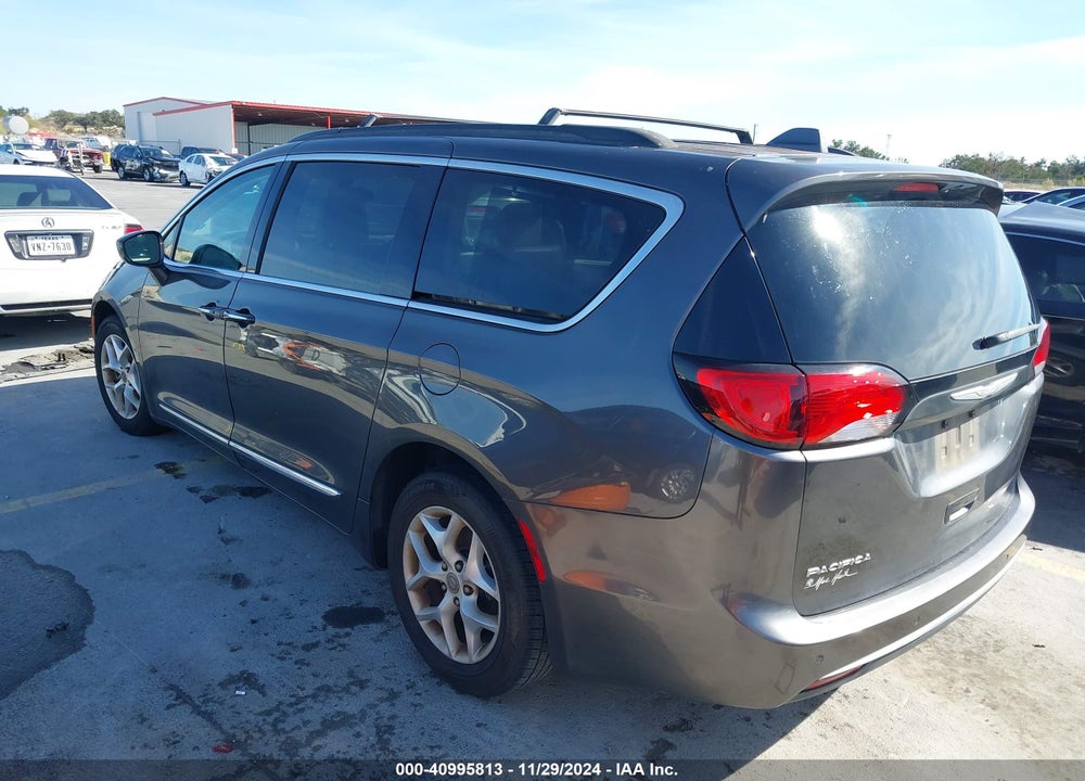 2017 CHRYSLER PACIFICA TOURING L VIN: 2C4RC1BG8HR743537