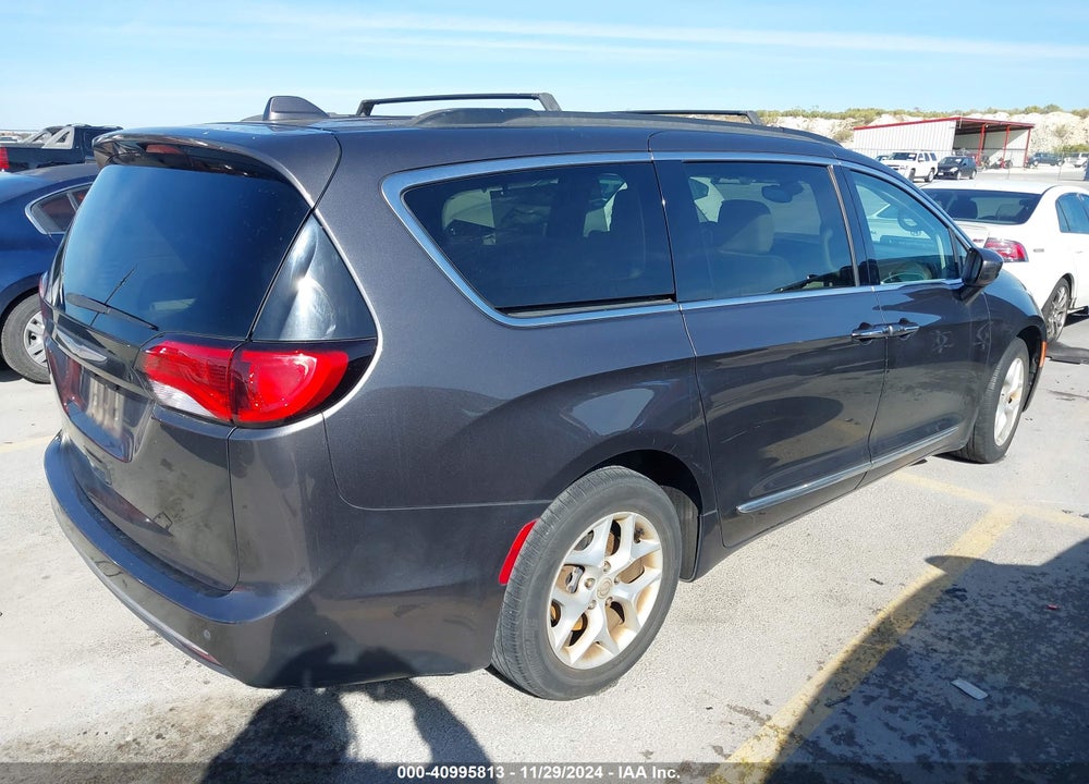2017 CHRYSLER PACIFICA TOURING L VIN: 2C4RC1BG8HR743537