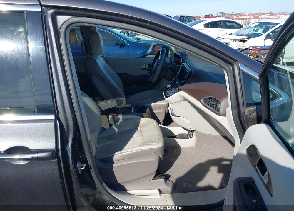2017 CHRYSLER PACIFICA TOURING L VIN: 2C4RC1BG8HR743537