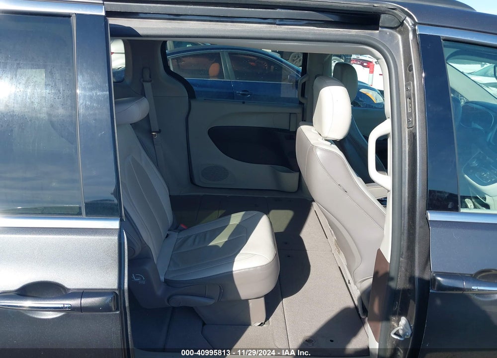 2017 CHRYSLER PACIFICA TOURING L VIN: 2C4RC1BG8HR743537
