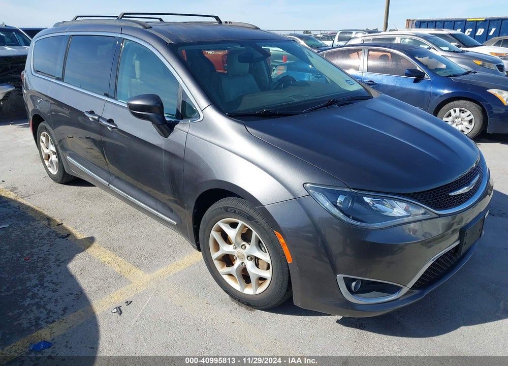 2017 CHRYSLER PACIFICA TOURING L VIN: 2C4RC1BG8HR743537