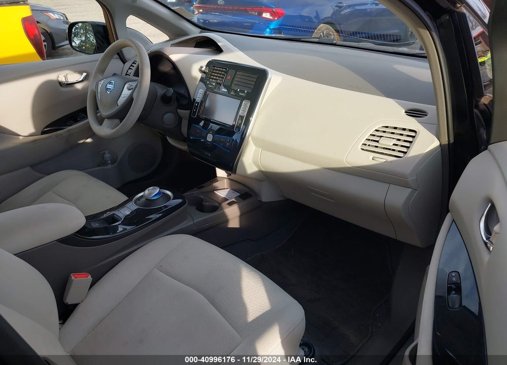 2011 NISSAN LEAF SL VIN: JN1AZ0CP6BT001015