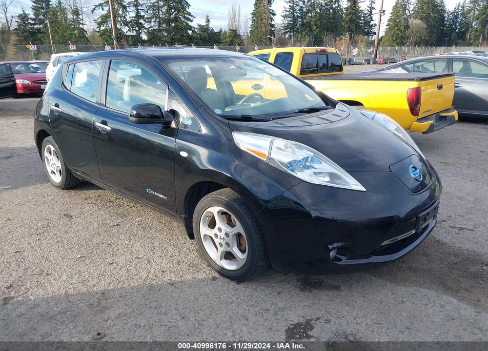 2011 NISSAN LEAF SL VIN: JN1AZ0CP6BT001015