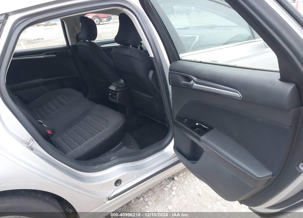 2015 FORD FUSION SE VIN: 1FA6P0H75F5130199