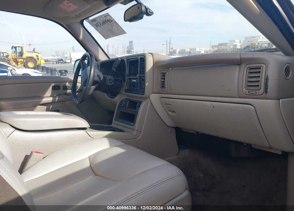 2004 CHEVROLET TAHOE LT VIN: 1GNEC13T34R242959