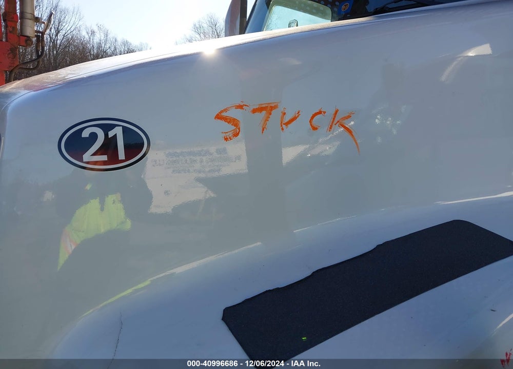 2000 VOLVO VN VIN: 4V5ND5RH7YN240256