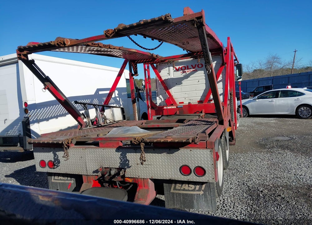 2000 VOLVO VN VIN: 4V5ND5RH7YN240256