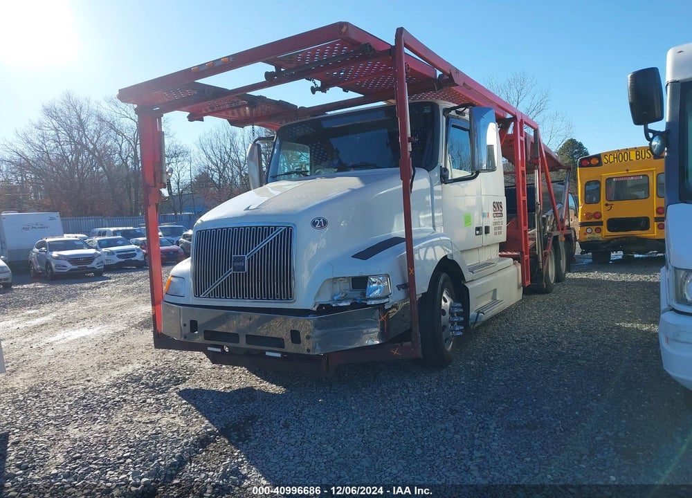 2000 VOLVO VN VIN: 4V5ND5RH7YN240256