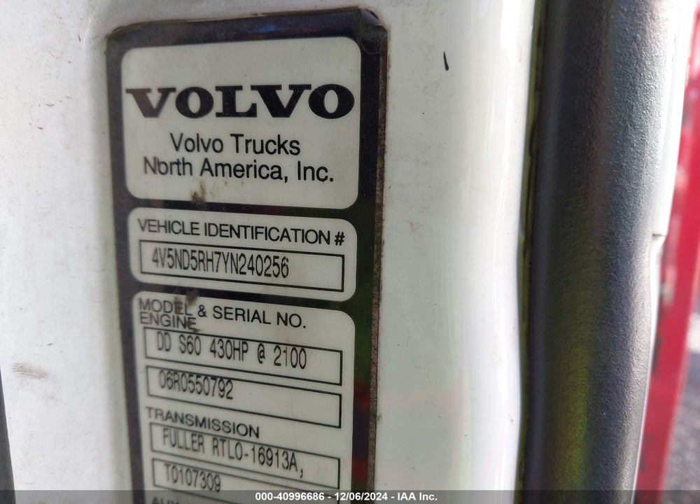 2000 VOLVO VN VIN: 4V5ND5RH7YN240256