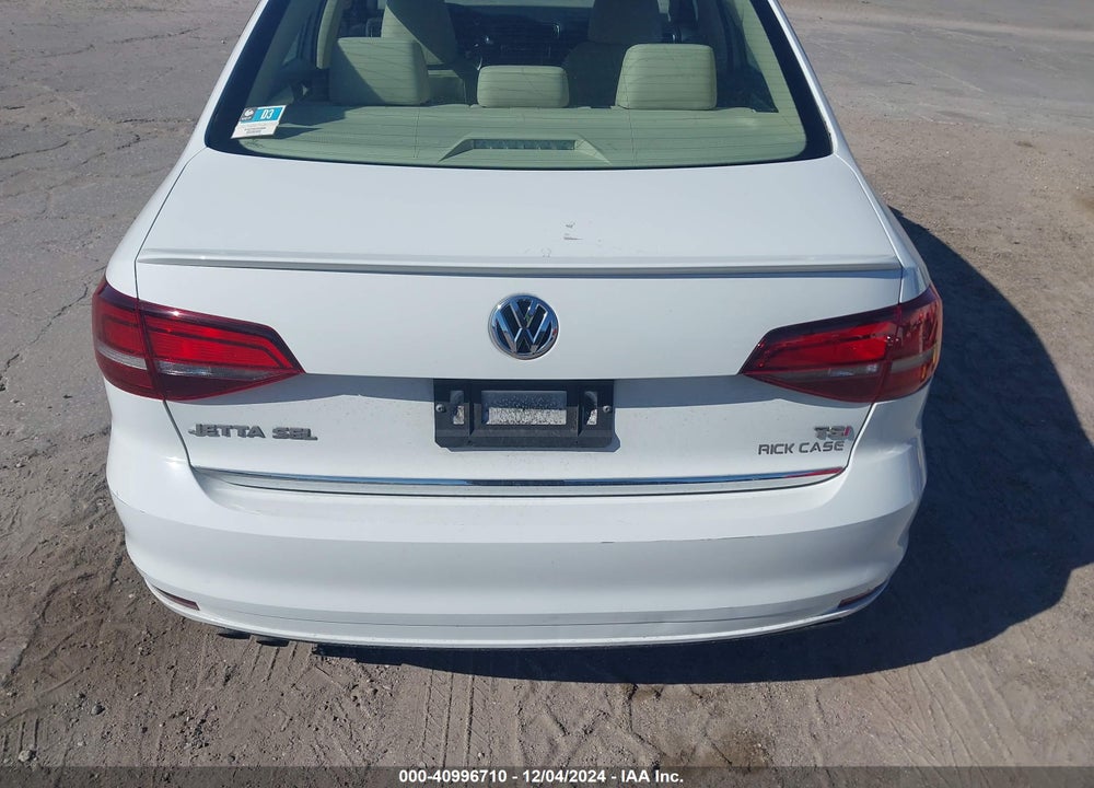 2018 VOLKSWAGEN JETTA 1.8T SEL VIN: 3VWL17AJ0JM213052