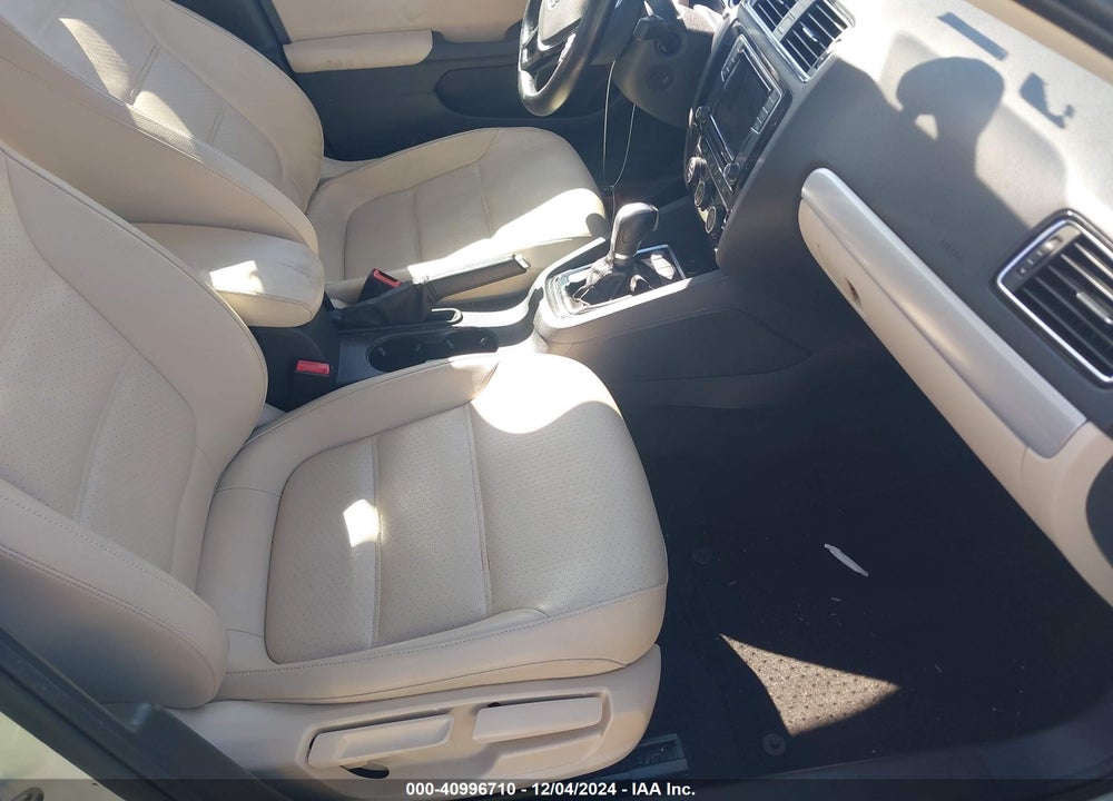 2018 VOLKSWAGEN JETTA 1.8T SEL VIN: 3VWL17AJ0JM213052