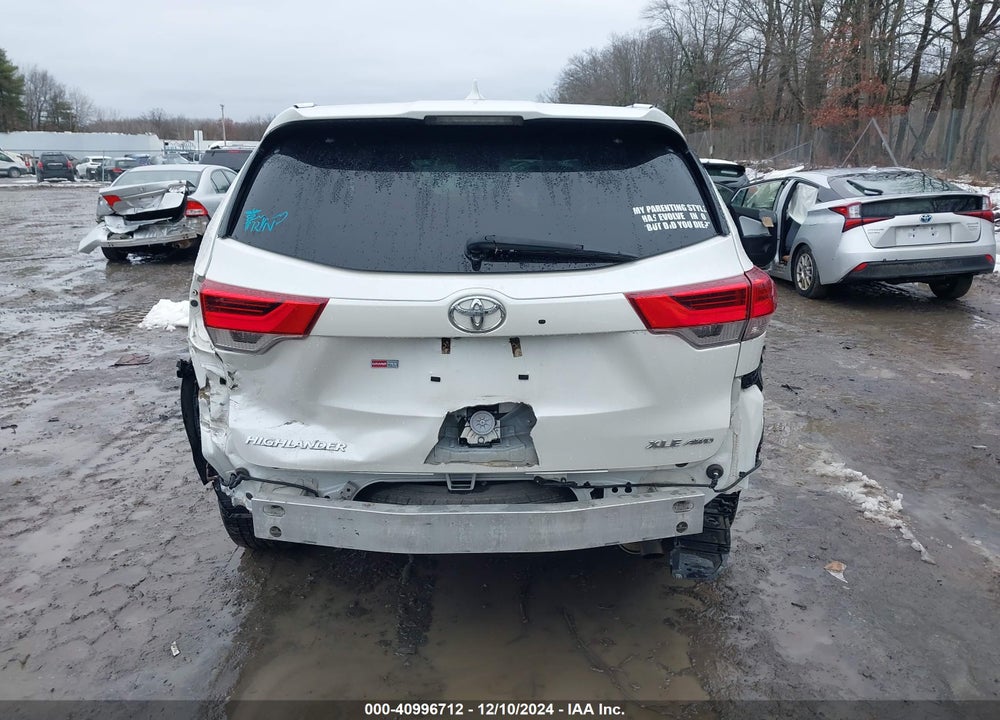 2019 TOYOTA HIGHLANDER XLE VIN: 5TDJZRFH3KS709839