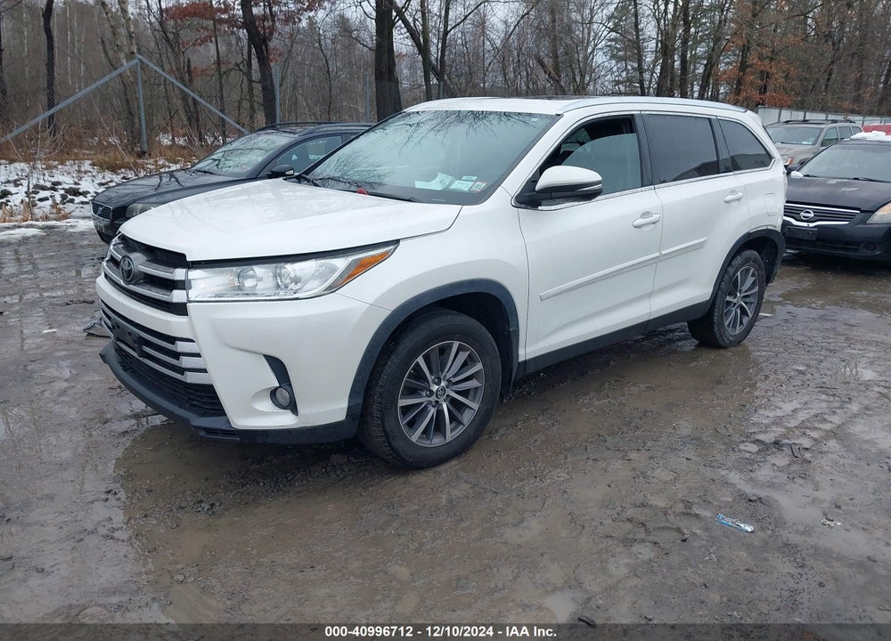 2019 TOYOTA HIGHLANDER XLE VIN: 5TDJZRFH3KS709839