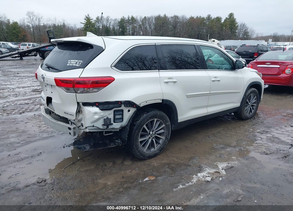 2019 TOYOTA HIGHLANDER XLE VIN: 5TDJZRFH3KS709839